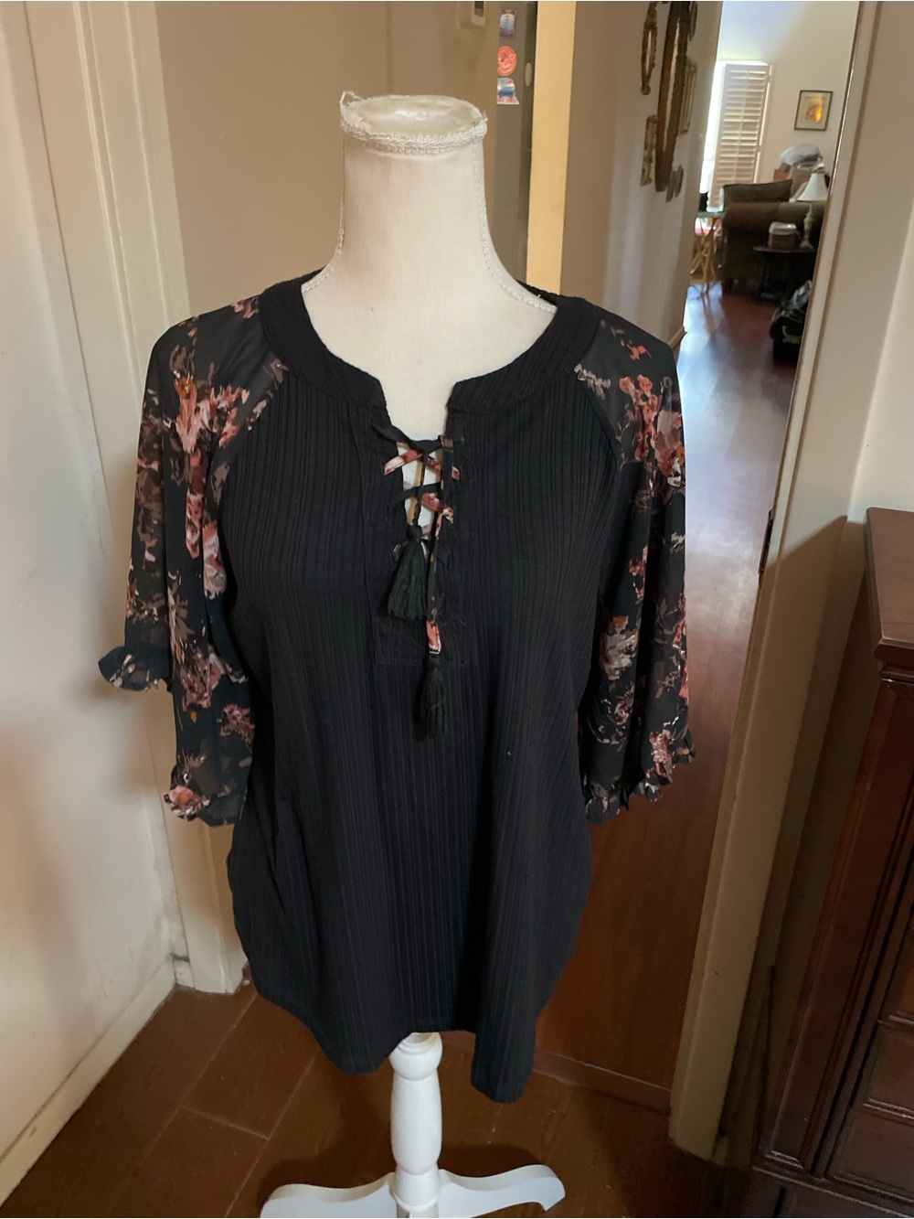 Maurices gray quarter sleeve Tshirt ribbed MEDIUM ruffle floral chiffon tassel - Picture 3 of 14